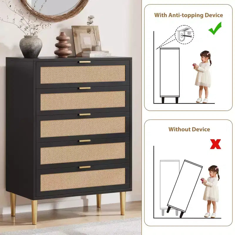Comodino a 5 cassetti stretto nero/naturale con frontale in rattan, gambe e maniglie in metallo, per 1 persona