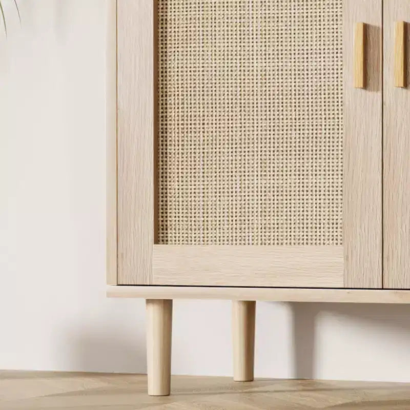 Credenza a 2 ante con ripiani a giorno, in rovere naturale e rattan, per 1-2 persone