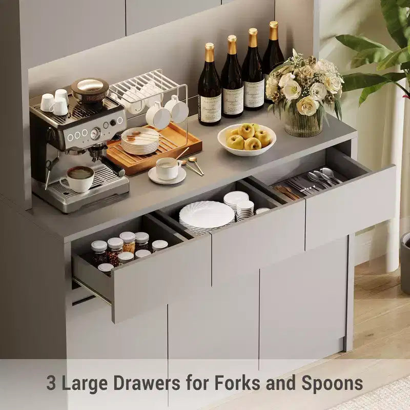 Credenza dispensa da 70" (178 cm) Nera/Grigia/Bianca con Stazione di Ricarica, Supporto per Microonde e 3 Cassetti