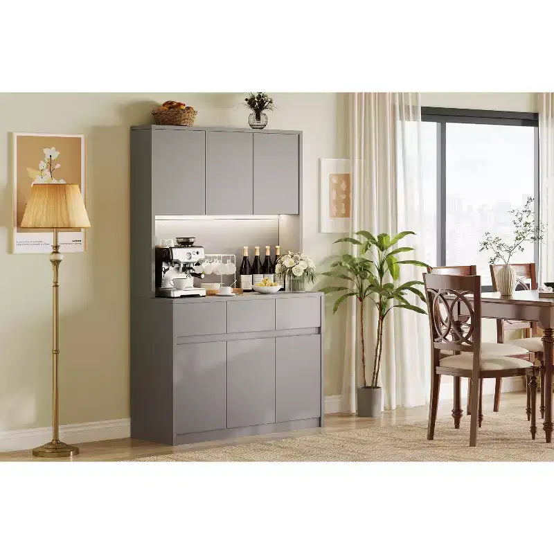 Credenza dispensa da 70" (178 cm) Nera/Grigia/Bianca con Stazione di Ricarica, Supporto per Microonde e 3 Cassetti