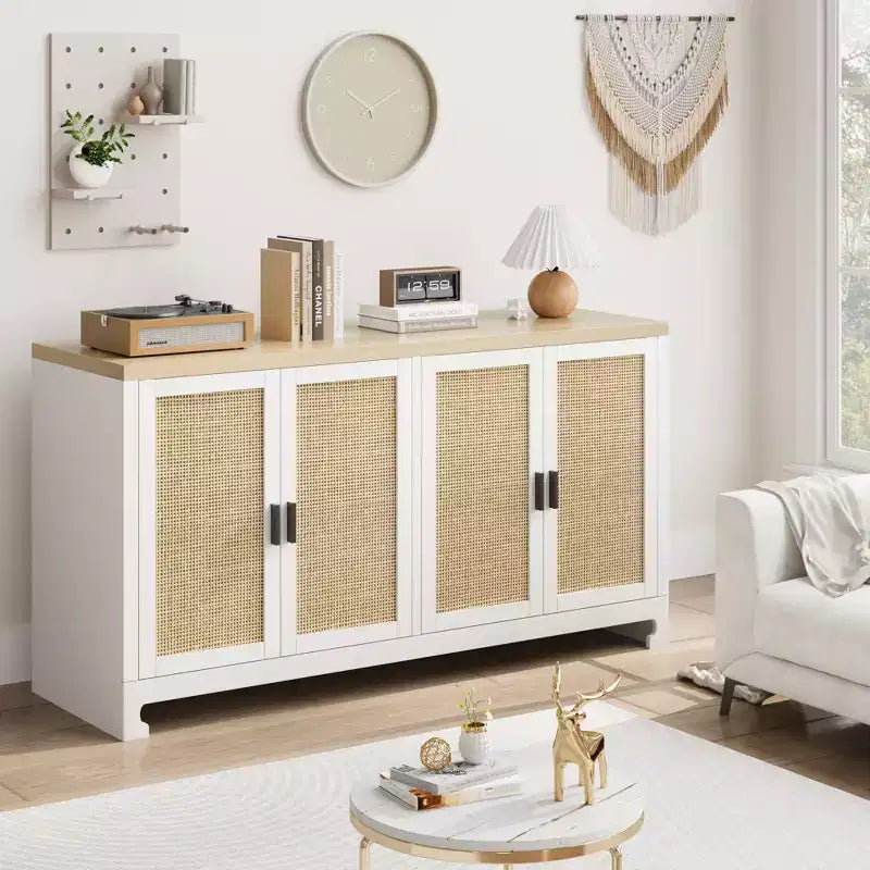 Madia a 4 ante in Rattan Marrone / Bianco e Marrone con ripiani regolabili, larghezza 152 cm, assemblaggio da 1 persona