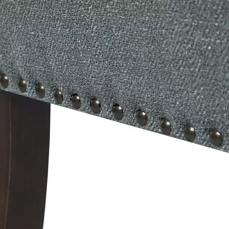 Panca rettangolare imbottita con borchie decorative, 1 posto